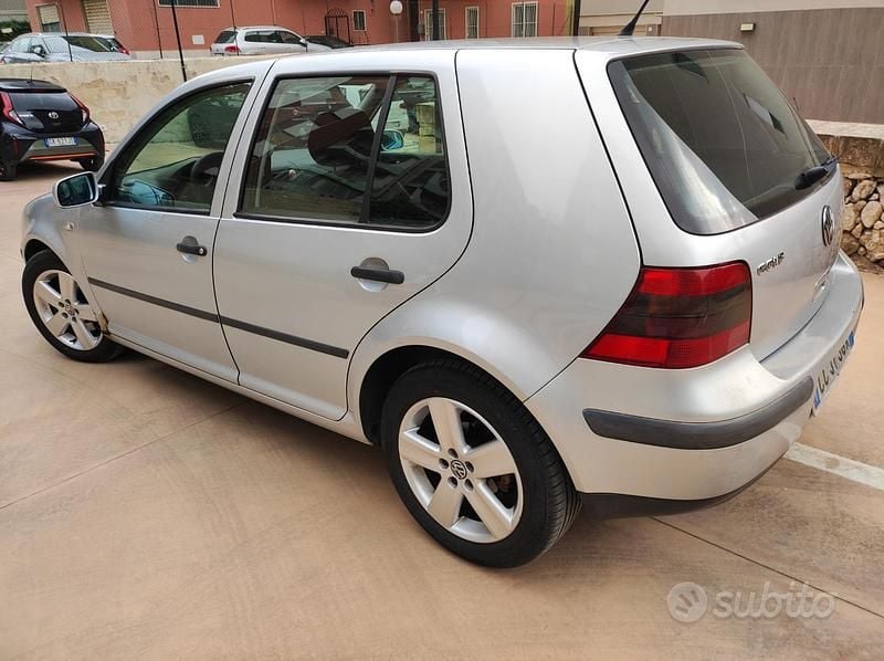 Usata VW Golf IV 101 CV (74 kW) 2001 Grigio Berlina