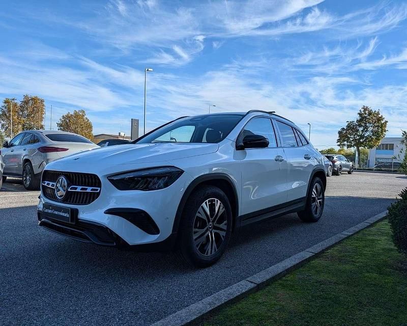 Usata Mercedes GLA180 116 CV (85 kW) 2025 Bianco polare SUV