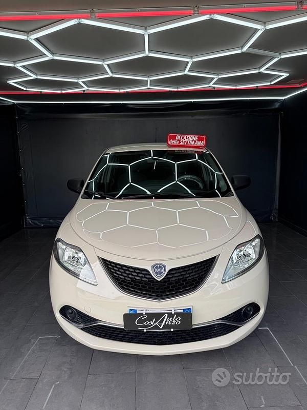 Usata Lancia Ypsilon Platinum 95 CV (69 kW) 2016 Beige Utilitaria
