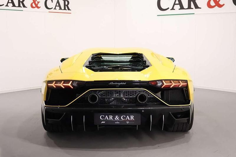 Usata Lamborghini Aventador 780 CV (573 kW) 2022 Giallo Coupé