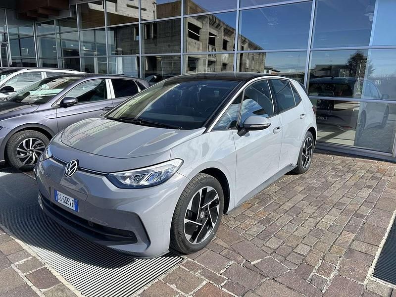 Usata VW ID.3 Pro Performance 69 kW (95 CV) 2024 Moonstone grey / tetto nero Utilitaria