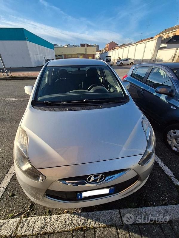 Gebraucht Hyundai ix20 Style 90 PS (66 kW) 2011 Grau Kleinwagen