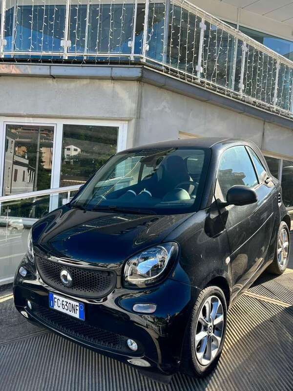 Nero Usata 2016 Smart ForTwo Coupé Due volumi | 12.900 € (Cara) - Immagine 1/4
