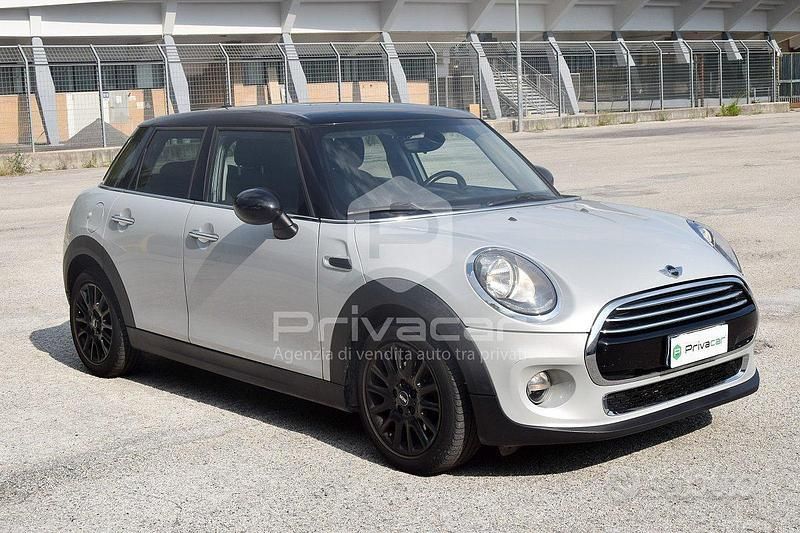 Usata Mini Cooper D Business 116 CV (85 kW) 2015 Grigio Utilitaria
