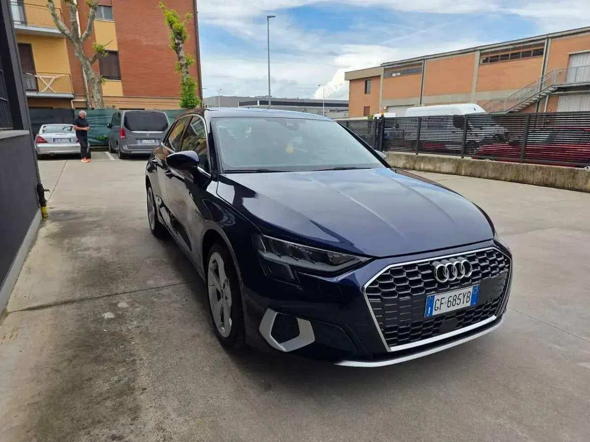 Usata Audi A3 116 CV (85 kW) 2021 Blu/azzurro Berlina
