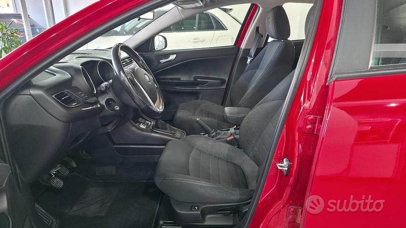 Usata Alfa Romeo Giulietta Sprint 120 CV (88 kW) 2017 Rosso Utilitaria