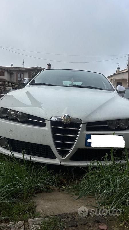 Usata Alfa Romeo 159 120 CV (88 kW) 2011 Bianco Berlina
