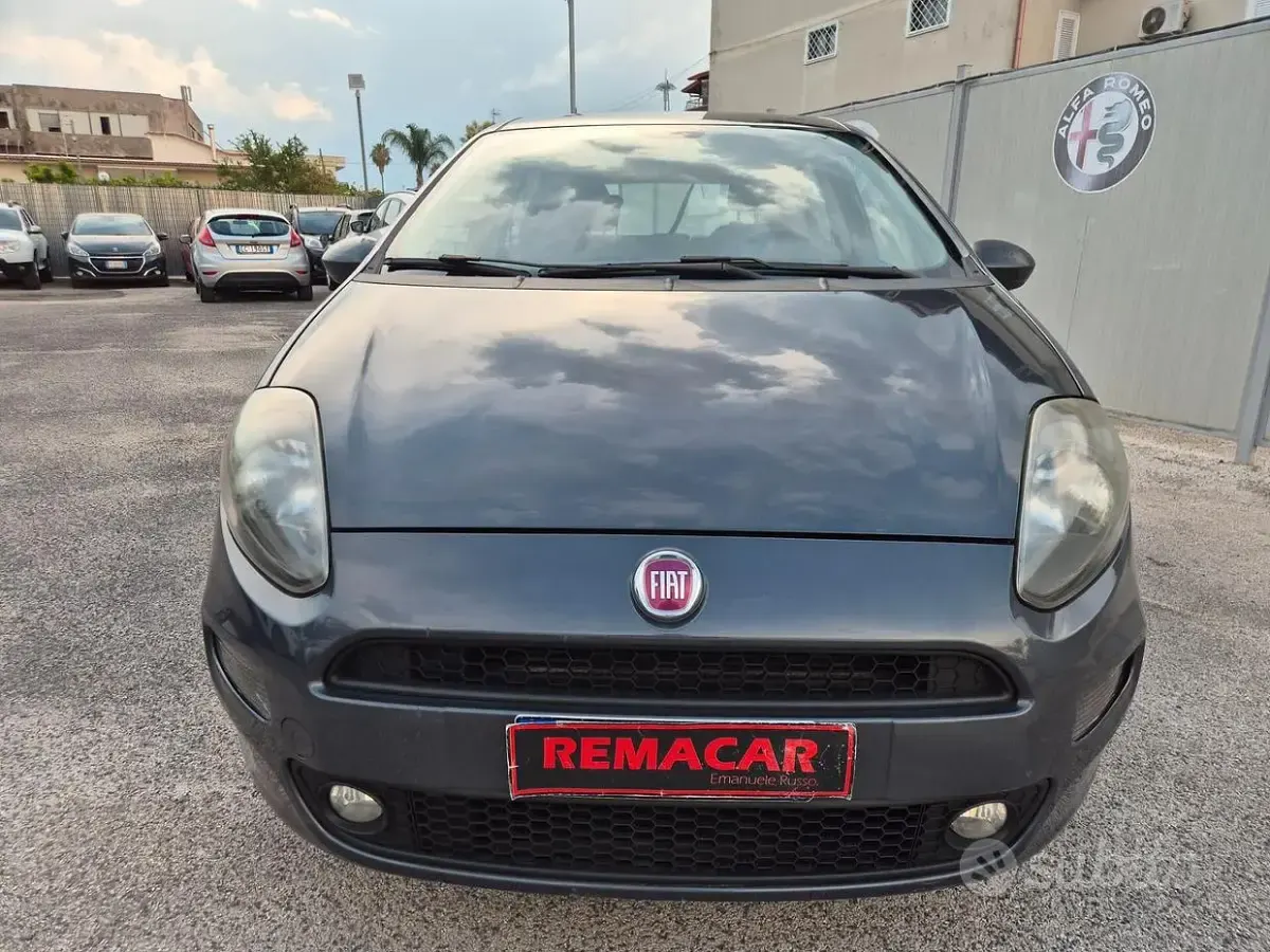 Usata Fiat Punto Lounge 77 CV (56 kW) 2014 Grigio Utilitaria