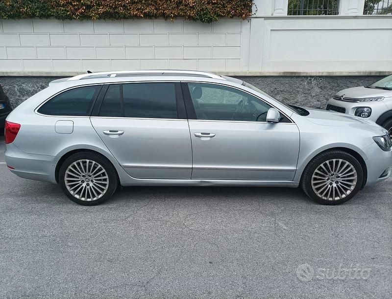Usata Skoda Superb LAURIN & KLEMENT 170 CV (125 kW) 2013 Grigio Station wagon