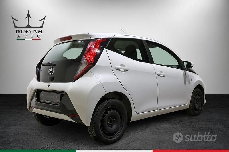 Usata Toyota Aygo X-play 72 CV (52 kW) 2021 Bianco Utilitaria