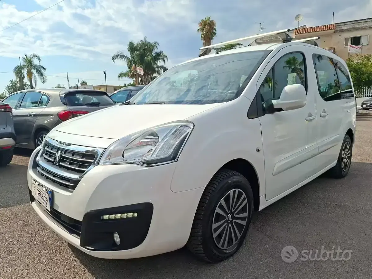 Usata Peugeot Partner Tepee Style 120 CV (88 kW) 2015 Bianco Monovolume