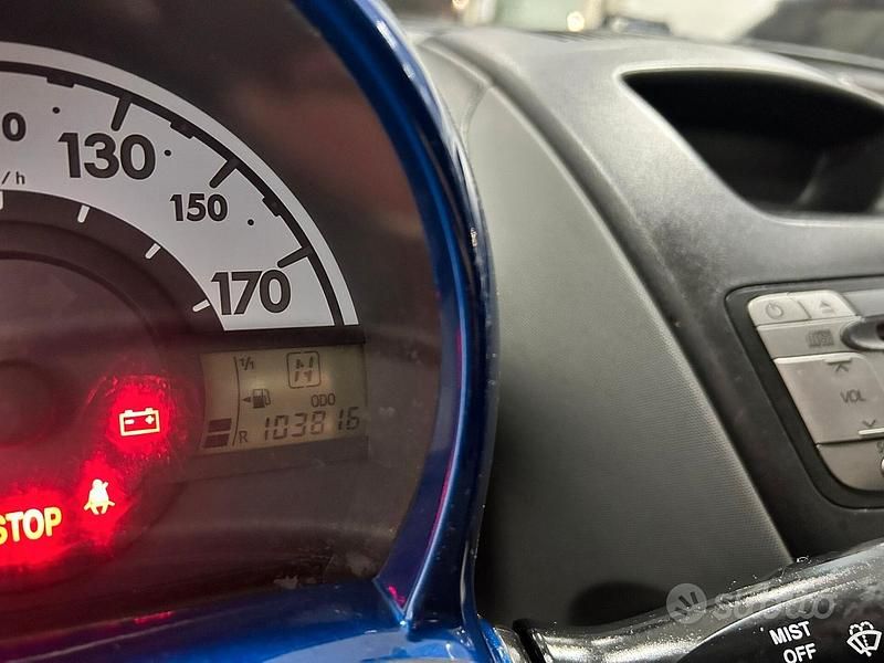 Usata Toyota Aygo 68 CV (50 kW) 2007 Blu Utilitaria