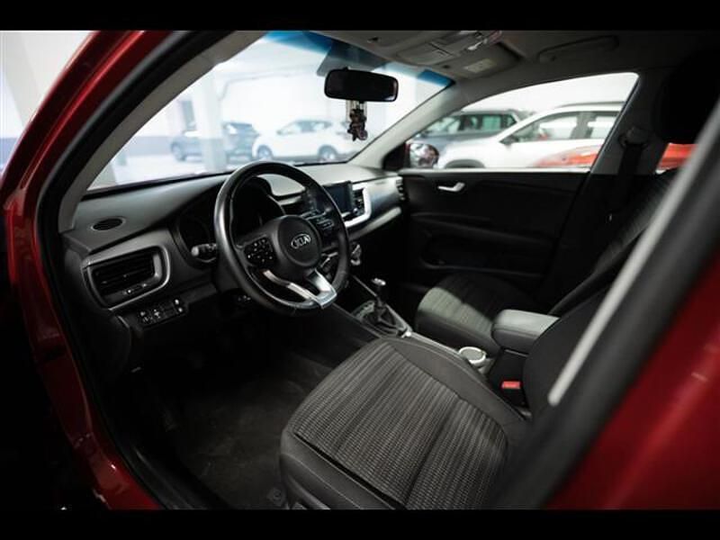 Usata Kia Stonic Style 97 CV (71 kW) 2019 Grigio chiaro SUV