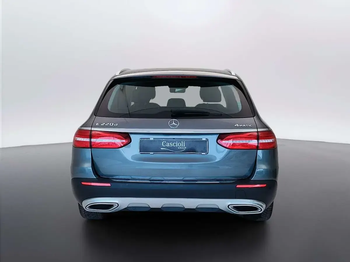 Usata Mercedes E220 Premium 194 CV (142 kW) 2019 Grigio Station wagon
