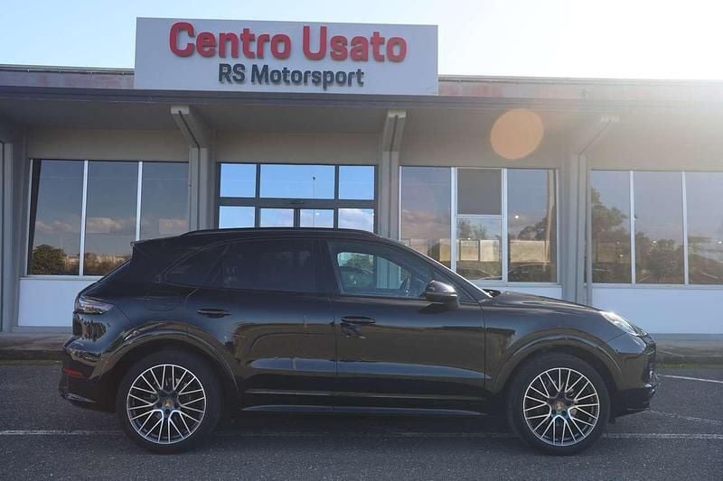 Usata Porsche Cayenne 340 CV (250 kW) 2022 Nero jet SUV
