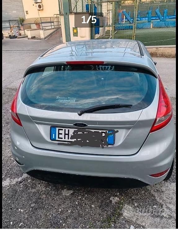 Usata Ford Fiesta 96 CV (70 kW) 2011 Grigio Berlina