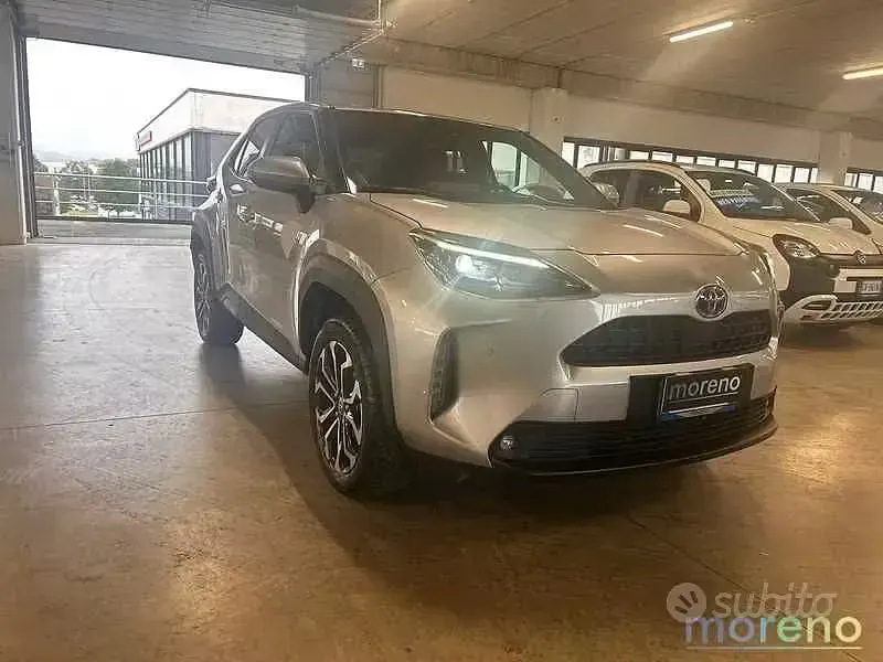 Usata Toyota Yaris Cross Trend 116 CV (85 kW) 2022 Grigio SUV