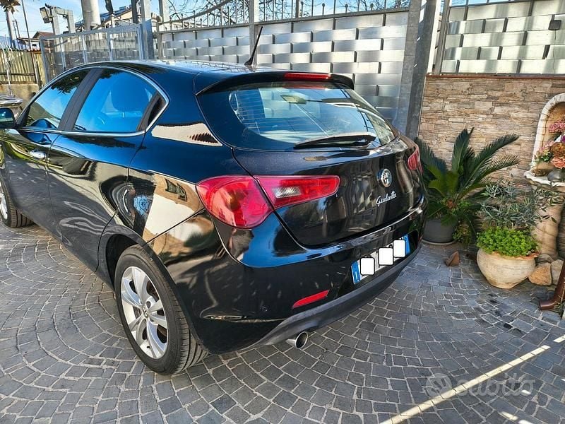 Nero Usata 2013 Alfa Romeo Giulietta Distinctive Tre volumi | 5900 € (Buon prezzo) - Immagine 1/4