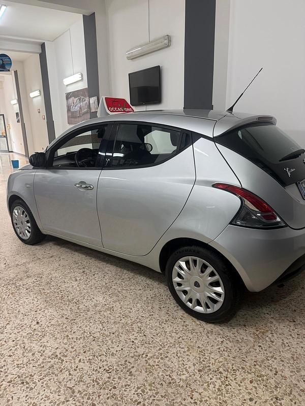 Grigio Usata 2011 Lancia Ypsilon Platinum Due volumi | 4800 € (Buon prezzo) - Immagine 1/4