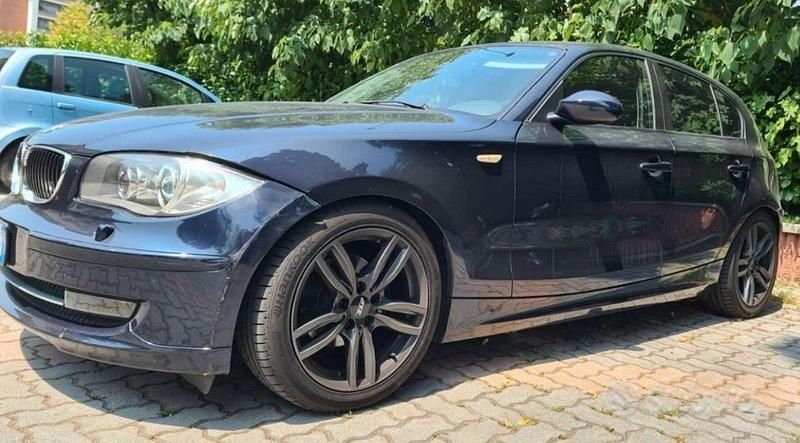 Usata BMW 116 122 CV (89 kW) 2008 Blu Utilitaria