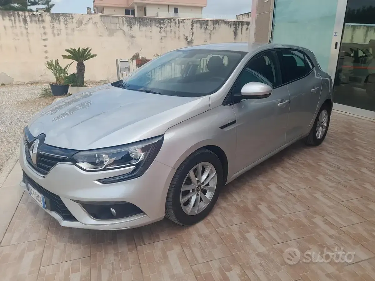 Usata Renault Mégane IV Business 116 CV (85 kW) 2020 Grigio Berlina