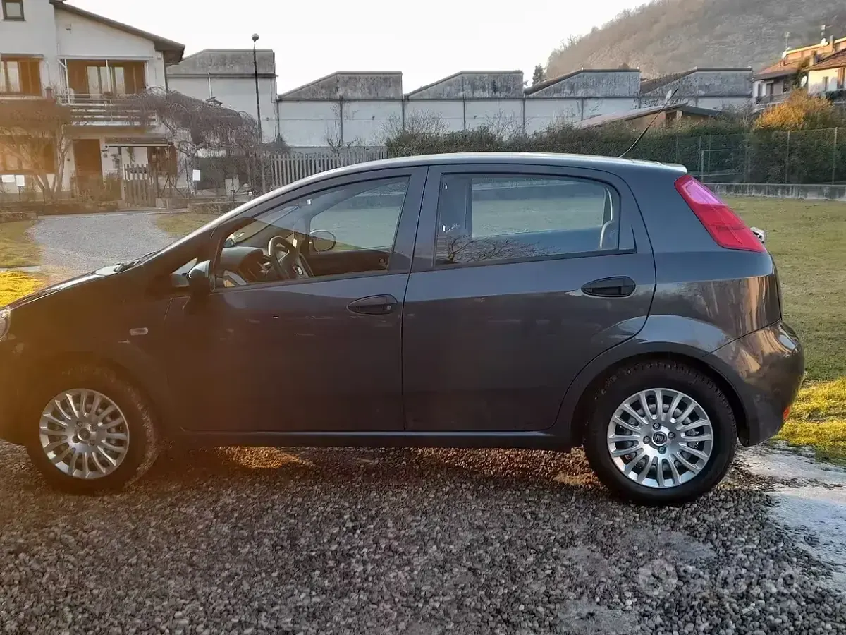 Usata Fiat Grande Punto 120 CV (88 kW) 2016 Grigio Utilitaria