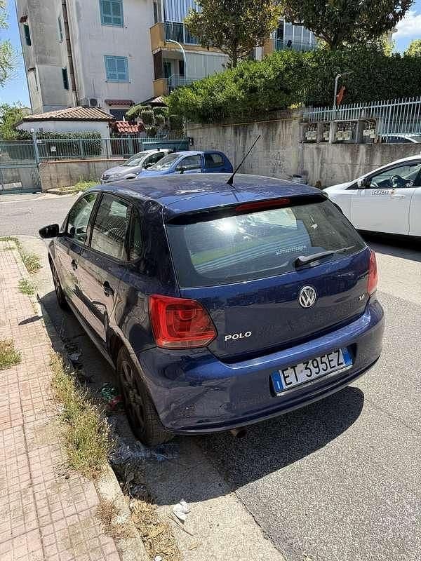Usata 2013 VW Polo Comfortline Tre volumi | 5000 € (Super prezzo) - Immagine 1/4