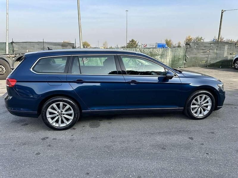 Usata VW Passat Business 122 CV (89 kW) 2022 Blu Station wagon