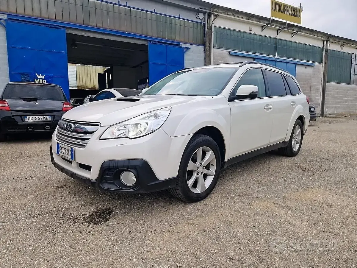 Usata Subaru Outback Exclusive+ 150 CV (110 kW) 2013 Bianco Station wagon