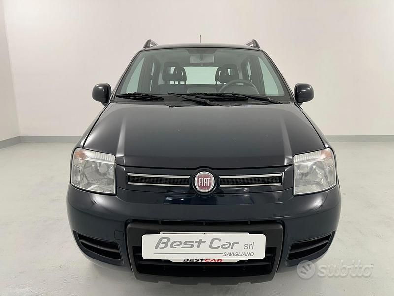 Usata Fiat Panda 4x4 Climbing 69 CV (50 kW) 2011 Blu scuro Utilitaria