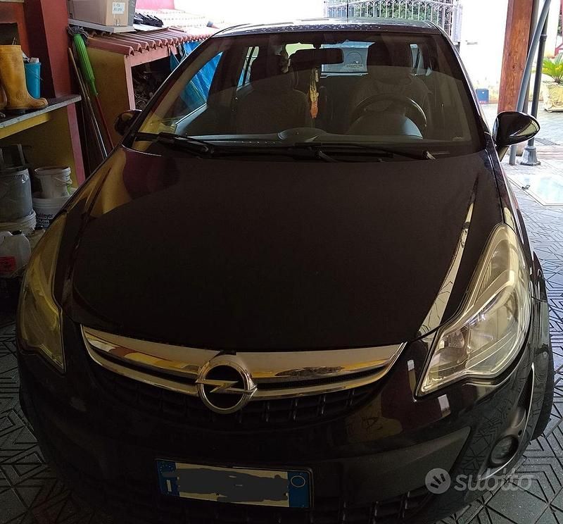 Usata Opel Corsa Cosmo 85 CV (62 kW) 2011 Nero Utilitaria