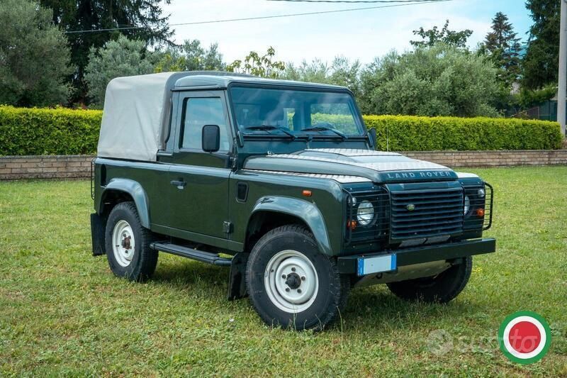Verde Usata 2009 Land Rover Defender SUV | 38.000 € - Immagine 1/4
