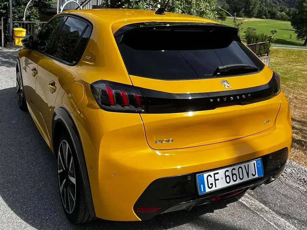 Usata Peugeot 208 GT 102 CV (75 kW) 2021 Giallo Utilitaria