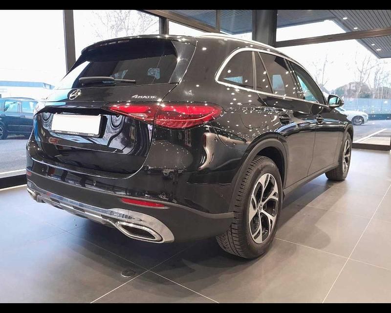 Käytetty Mercedes GLC220 Advanced Plus 198 HP (145 kW) 2023 Musta Katumaasturi