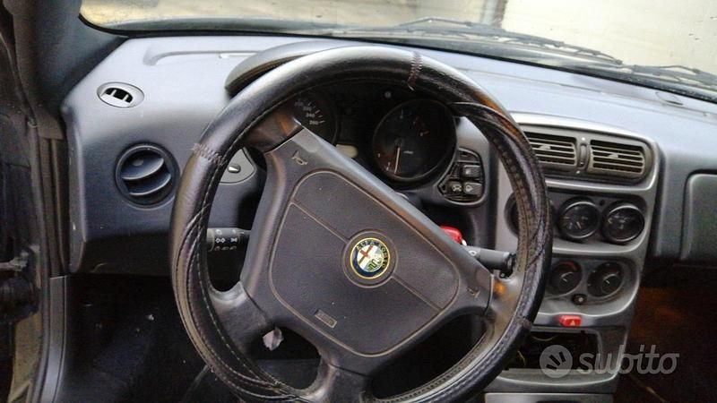 Usata Alfa Romeo GTV 150 CV (110 kW) 1995 Nero Coupé