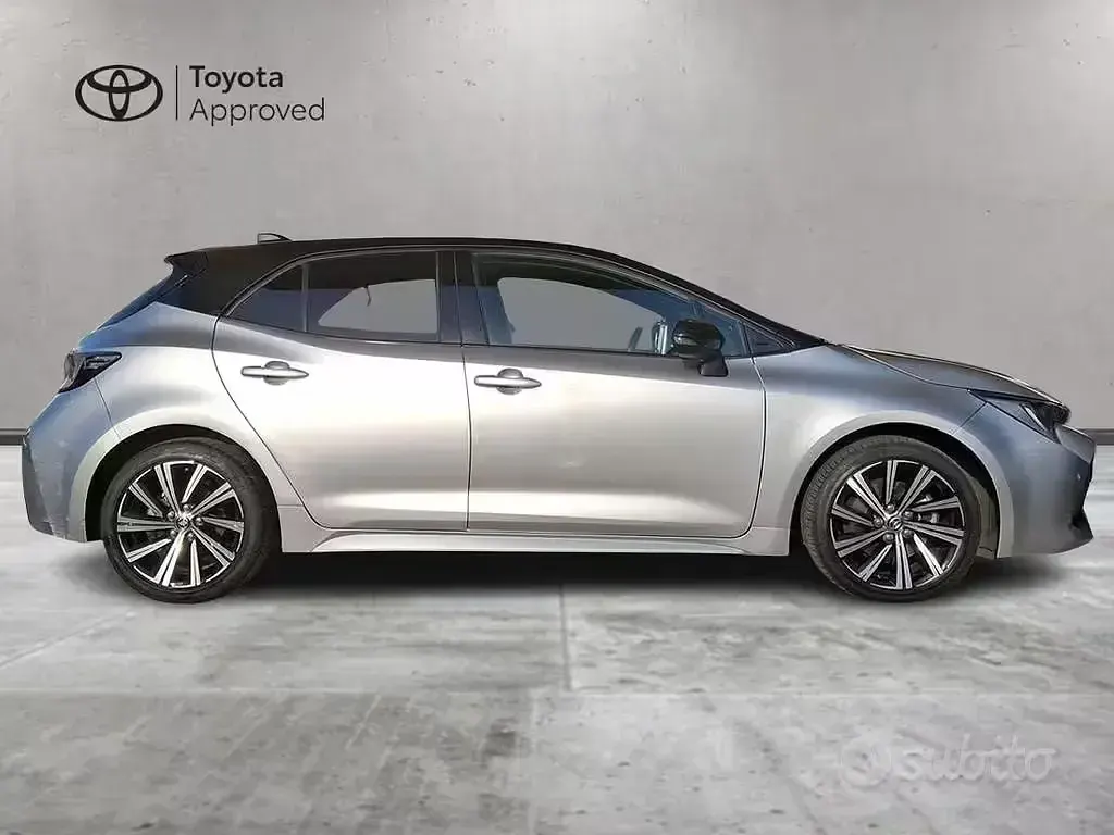 Usata Toyota Corolla Style 183 CV (134 kW) 2022 Silver met e black Berlina