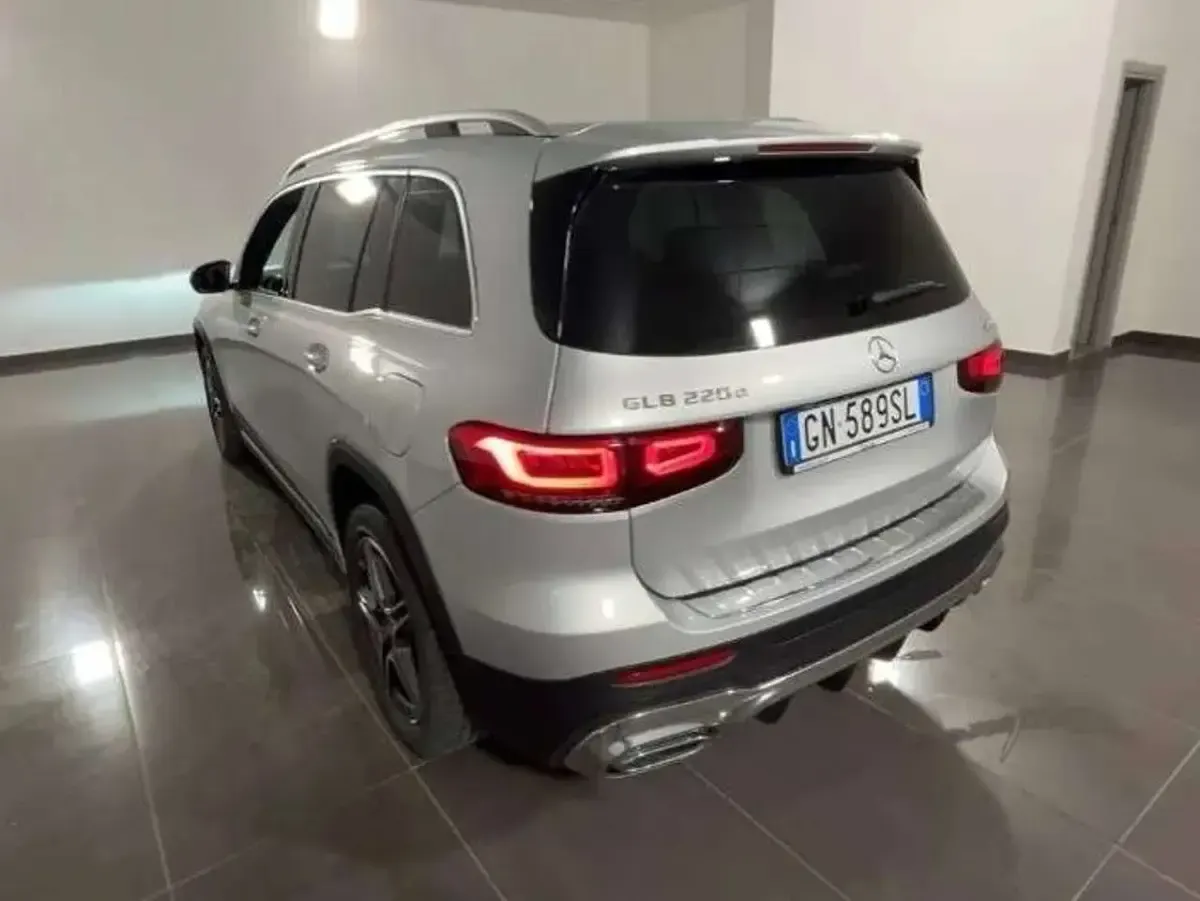 Usata Mercedes GLB220 Premium 190 CV (139 kW) 2023 Argento SUV