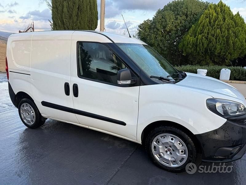 Usata Fiat Doblò Easy 120 CV (88 kW) 2021 Bianco Monovolume