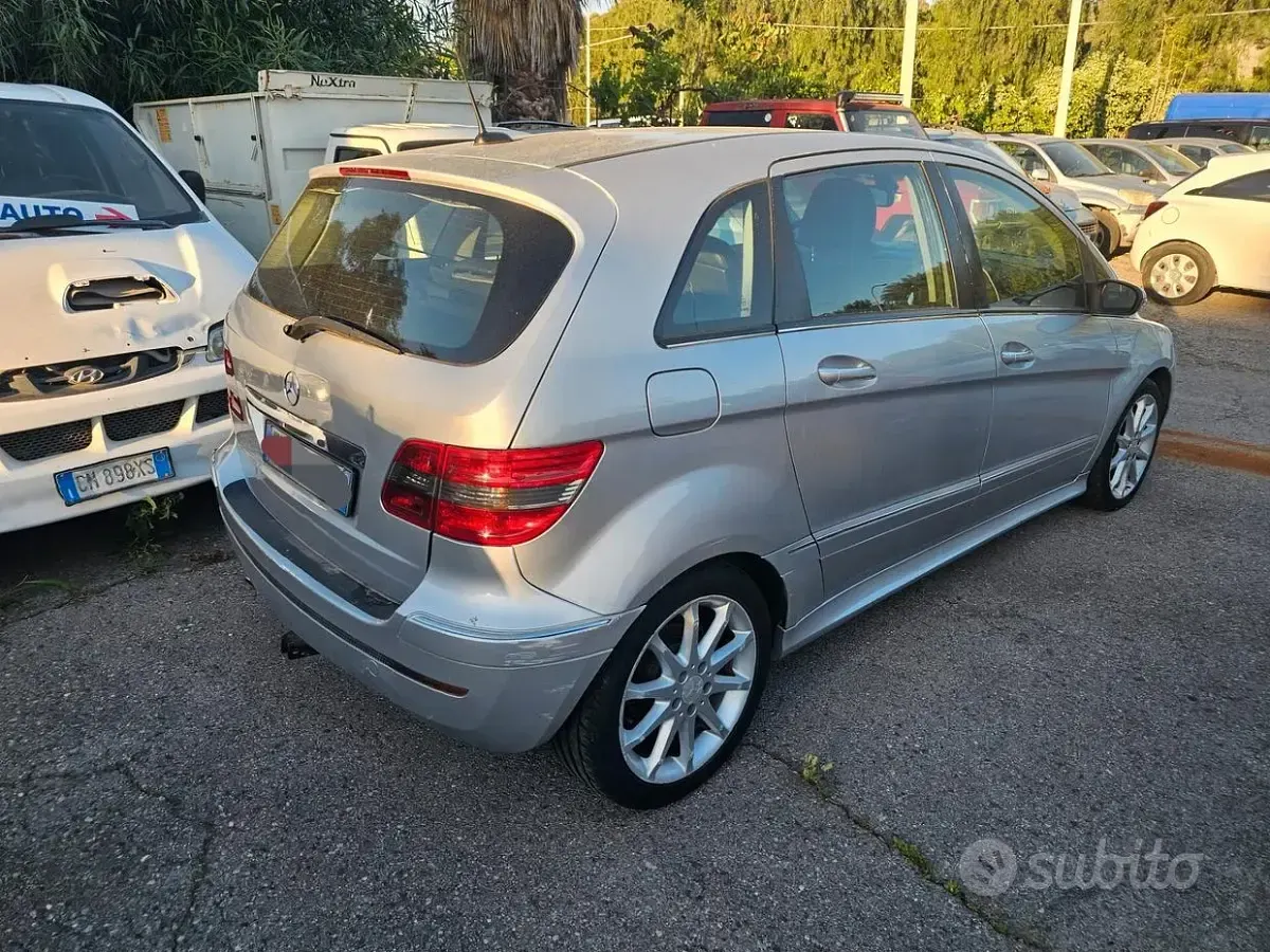 Usata Mercedes B180 Chrome 109 CV (80 kW) 2008 Grigio Monovolume