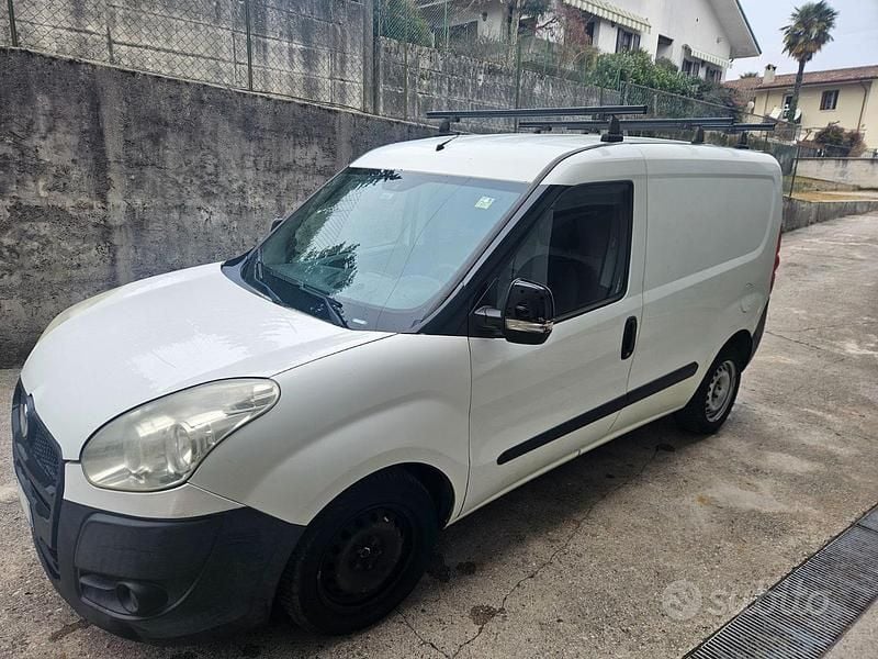 Usata Fiat Doblò Active 105 CV (77 kW) 2012 Bianco Monovolume