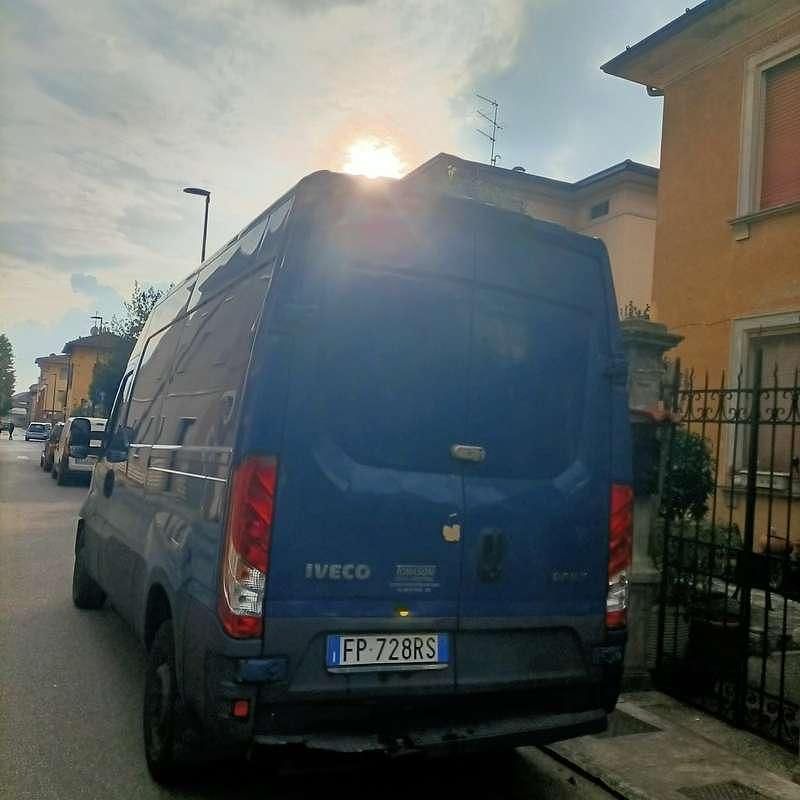 Usata Iveco Daily 116 CV (85 kW) 2018 Furgone