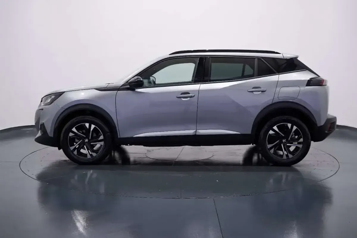 Usata Peugeot 2008 Allure 101 CV (74 kW) 2023 Grigio artense met. SUV