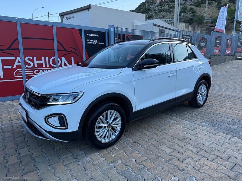 Bianco Usata 2022 VW T-Roc Life SUV | 18.800 € (Buon prezzo) - Immagine 1/4