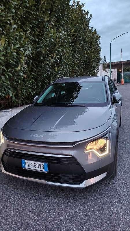 Usata Kia Niro 92 CV (67 kW) 2024 Grigio SUV