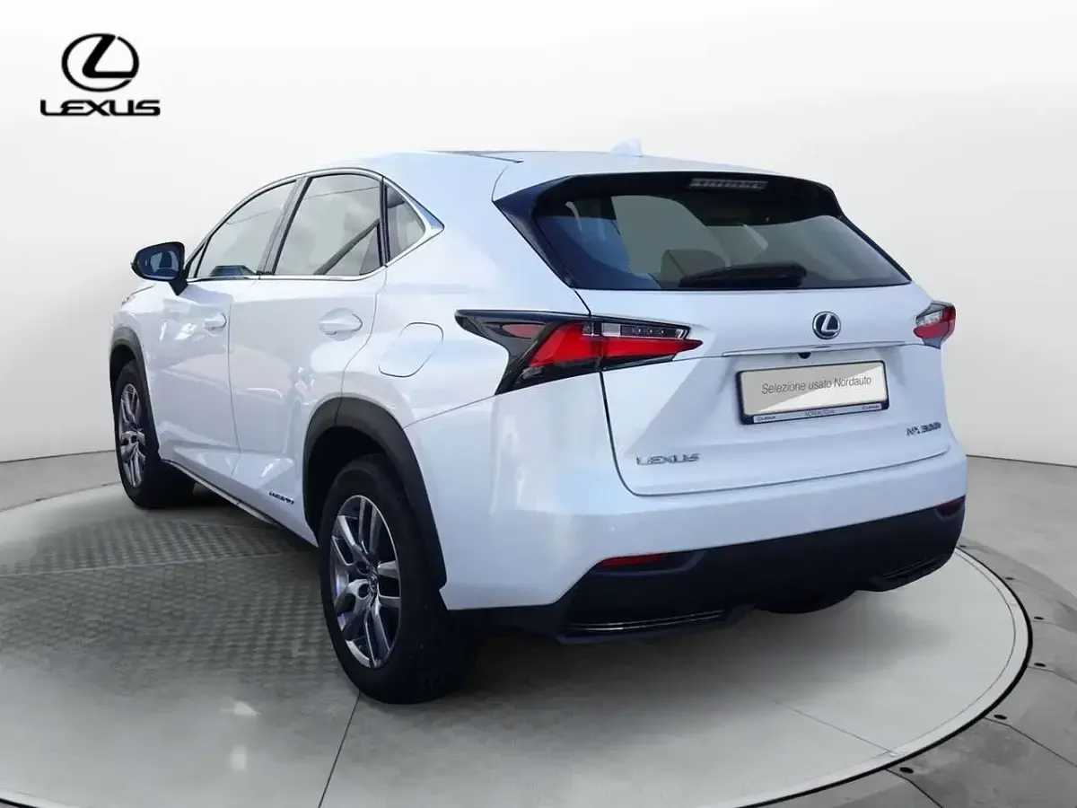 Usata Lexus NX300h Executive Line 197 CV (144 kW) 2017 Bianco SUV