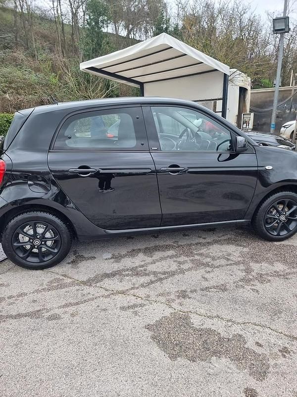 Usata Smart ForFour 95 CV (69 kW) 2016 Nero Utilitaria