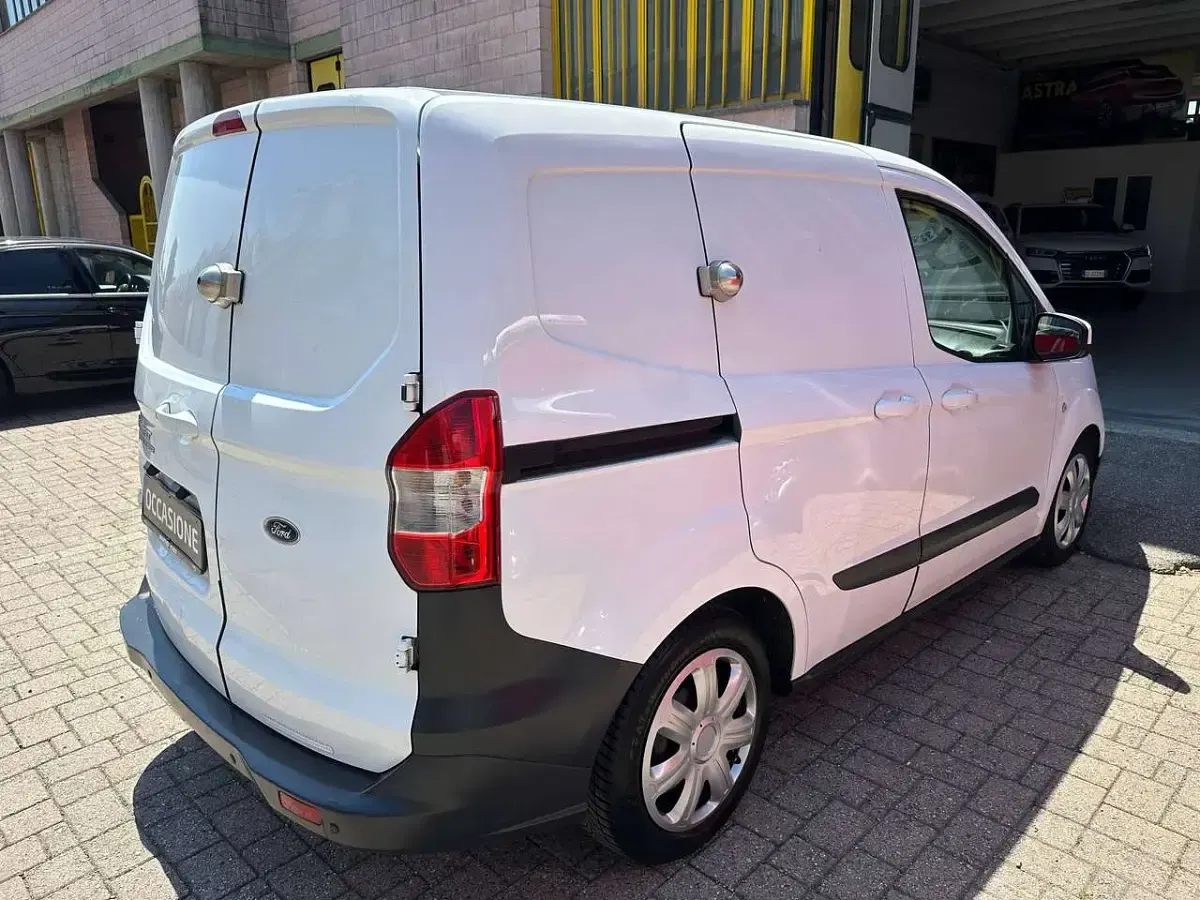 Usata Ford Courier 75 CV (55 kW) 2016 Bianco Monovolume