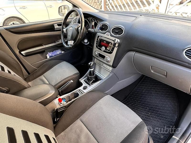 Usata Ford Focus 110 CV (80 kW) 2011 Grigio Berlina