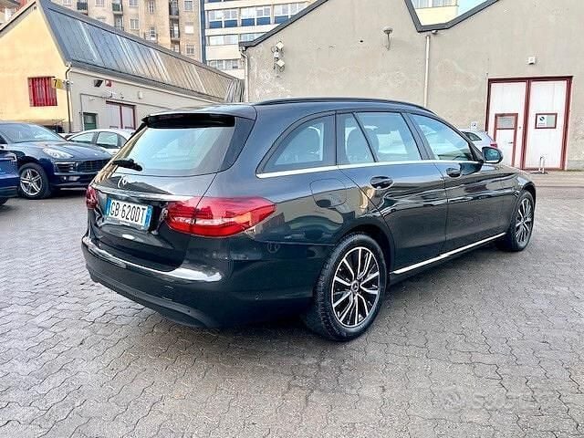 Usata Mercedes C180 Business 122 CV (89 kW) 2020 Nero Station wagon