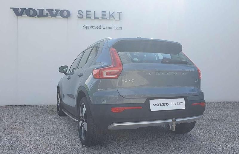 Usata Volvo XC40 Momentum 129 CV (94 kW) 2022 Grigio SUV